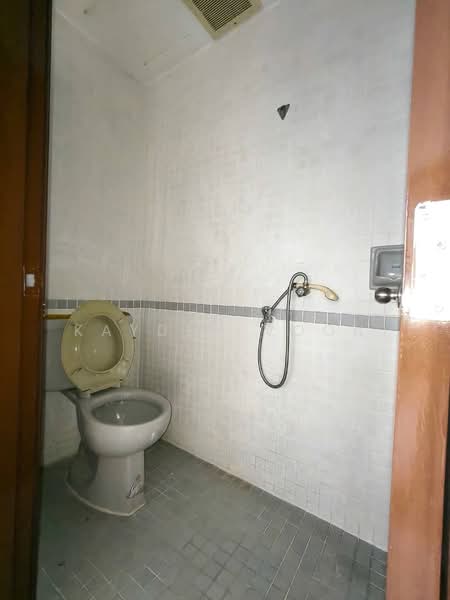 Condominium for Sale at The Straits View Condominium - Kayden Voon - Bathroom - PropertyGuru.com.my