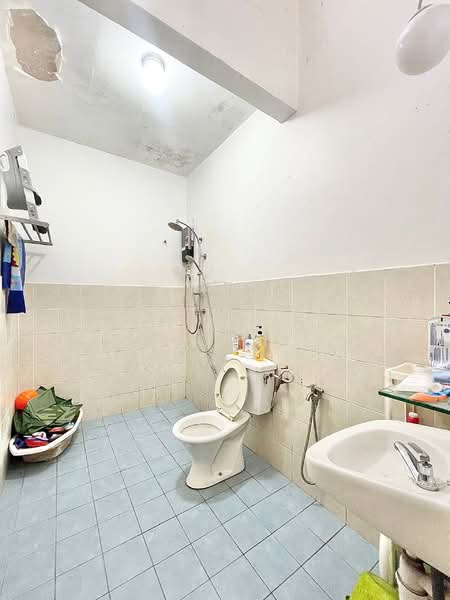 2-storey Terraced House for Sale in Bandar Nusaputra (Puchong) - Aqillah Razali - Bathroom - PropertyGuru.com.my