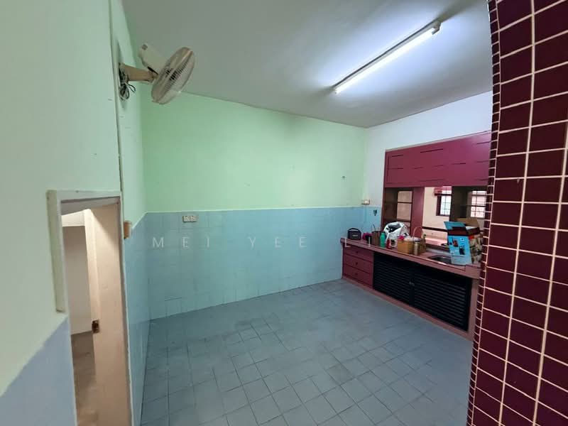 2-storey Terraced House for Sale in Taman Cheng Perdana 1 (Cheng) - Mei Yee Liu - Kitchen - PropertyGuru.com.my