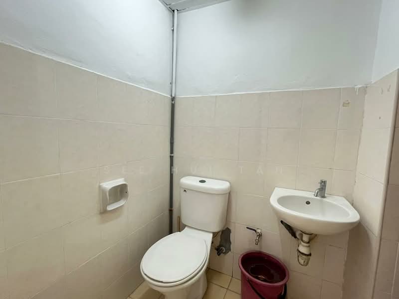 Apartment for Sale at Bayu Puteri - See Hui Tan - Bathroom - PropertyGuru.com.my