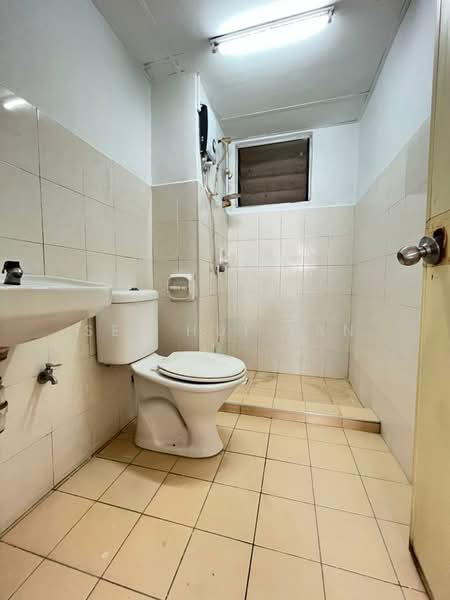 Apartment for Sale at Bayu Puteri - See Hui Tan - Bathroom - PropertyGuru.com.my