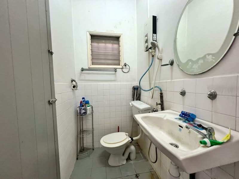 1-storey Terraced House for Sale in Cheras (Selangor) - Den Lam - Bathroom - PropertyGuru.com.my