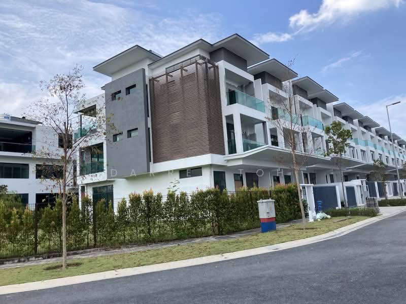 3-storey Terraced House for Sale in Bandar Nusaputra (Puchong) - Darren Toh - Exterior - PropertyGuru.com.my