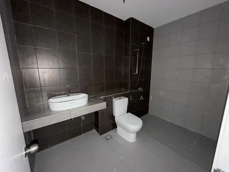 2-storey Terraced House for Sale in Bandar Country Homes (Rawang) - Nicky Lai - Bathroom - PropertyGuru.com.my