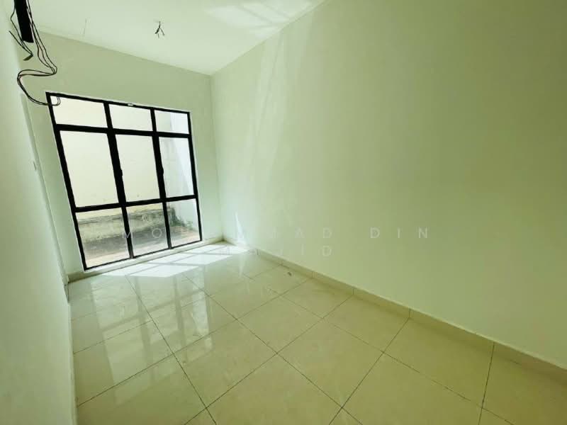 Semi-Detached House for Sale in Bukit Jelutong (Shah Alam) - Mohammad Din Majid - PropertyGuru.com.my