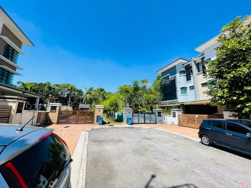 Semi-Detached House for Sale in Bukit Jelutong (Shah Alam) - Mohammad Din Majid - PropertyGuru.com.my