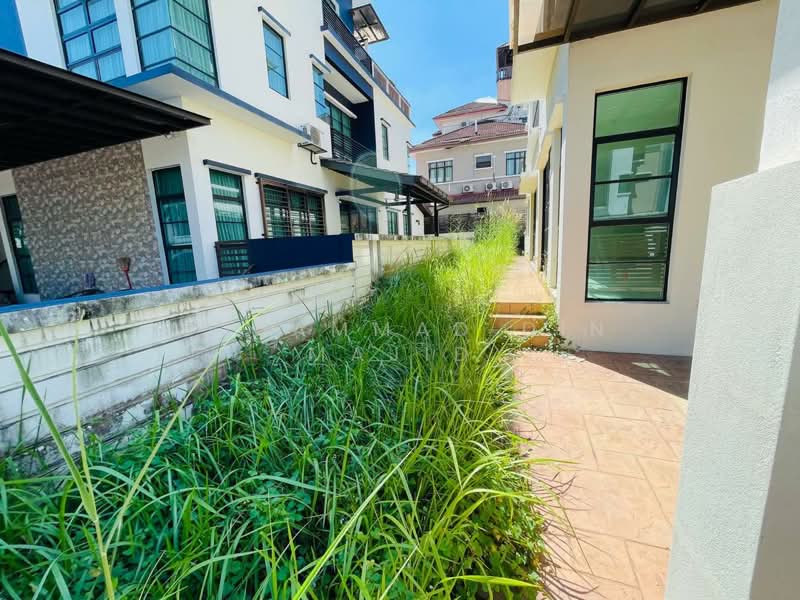 Semi-Detached House for Sale in Bukit Jelutong (Shah Alam) - Mohammad Din Majid - PropertyGuru.com.my