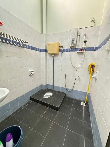 1-storey Terraced House for Rent in Taman Nora (Ulu Tiram) - Wilson Ku - Bathroom - PropertyGuru.com.my