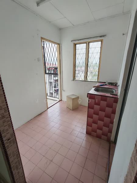 Seksyen 4 Wangsa Maju Flat Block A untuk Untuk Dijual - RM 190,000, Mac 2026 - Kitchen - PropertyGuru.com.my