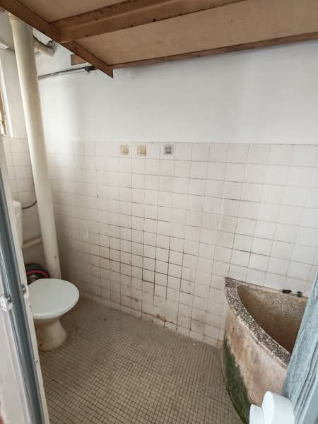 Seksyen 4 Wangsa Maju Flat Block A untuk Untuk Dijual - RM 190,000, Mac 2026 - Bathroom - PropertyGuru.com.my
