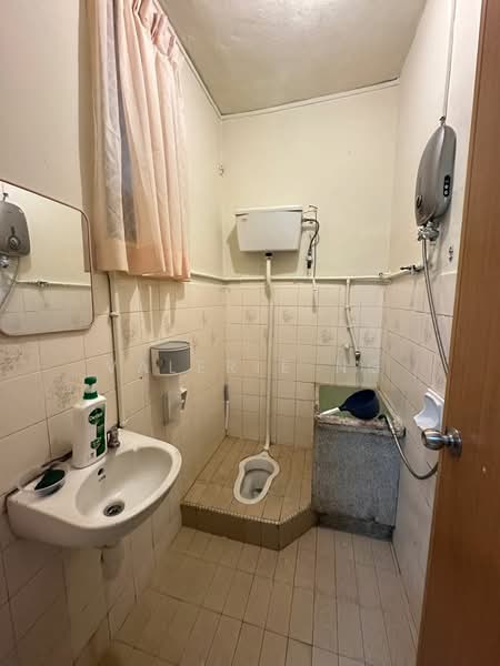 2-storey Terraced House for Sale in Bandar Menjalara (Kuala Lumpur) - Valerie Ng - Bathroom - PropertyGuru.com.my