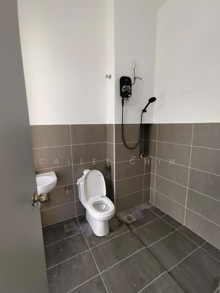 Terraced House for Rent in Bandar Putra (Kulai) - Calley Chin - Bathroom - PropertyGuru.com.my