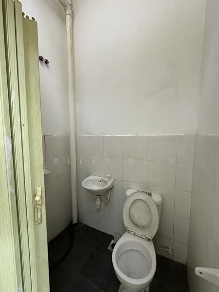 Taman Scientex untuk Untuk Dijual - RM 380,000, Apr 2026 - Bathroom - PropertyGuru.com.my