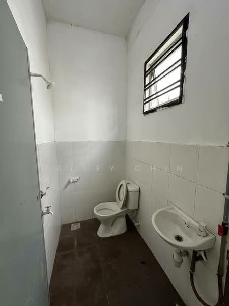 Taman Scientex untuk Untuk Dijual - RM 380,000, Apr 2026 - Bathroom - PropertyGuru.com.my