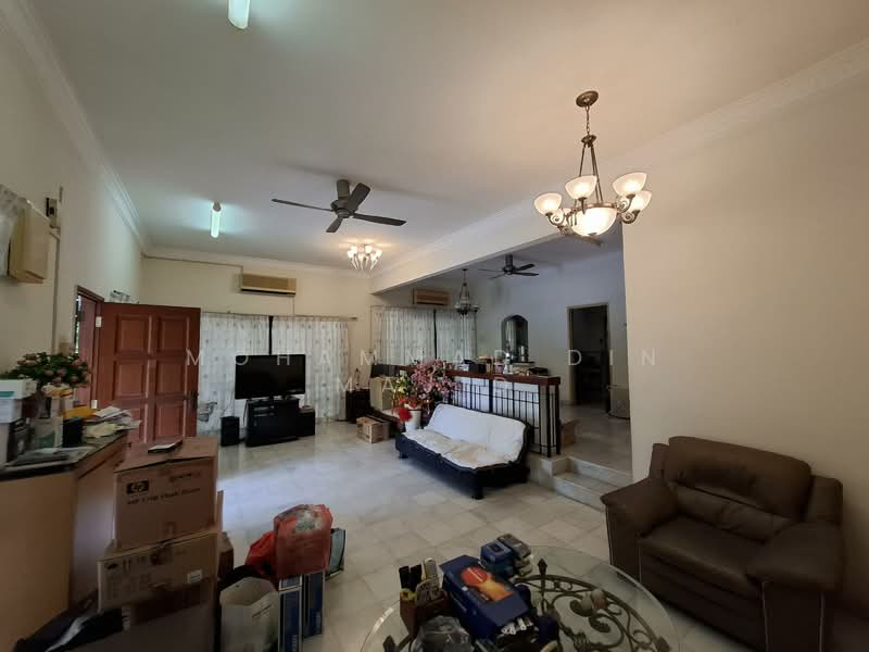 2-storey Terraced House for Sale in Bukit Jelutong (Shah Alam) - Mohammad Din Majid - Living Room - PropertyGuru.com.my
