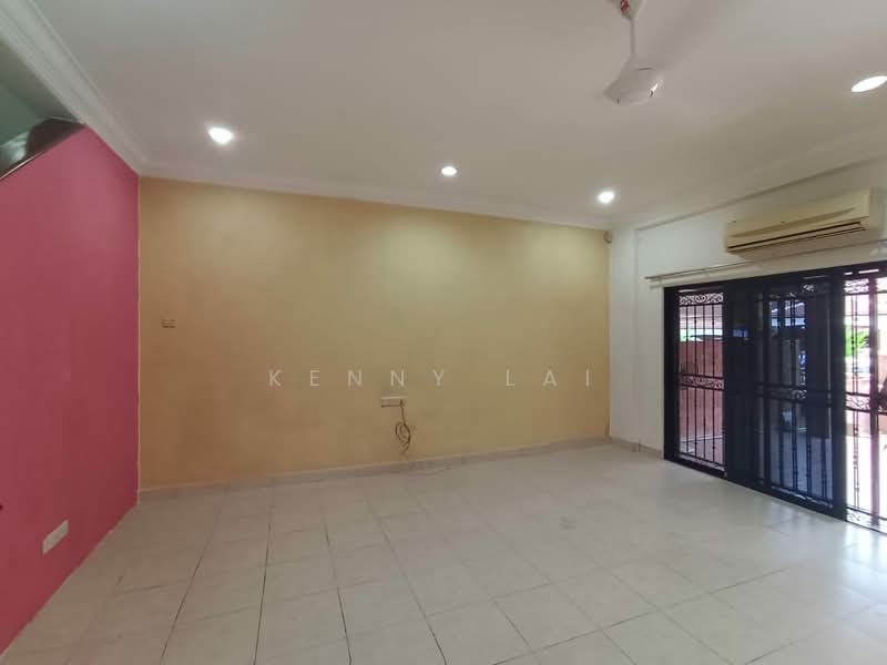 Rumah Teres 2 Tingkat untuk Disewa di Bandar Sungai Long (Selangor) - Kenny Lai - Living Room - PropertyGuru.com.my
