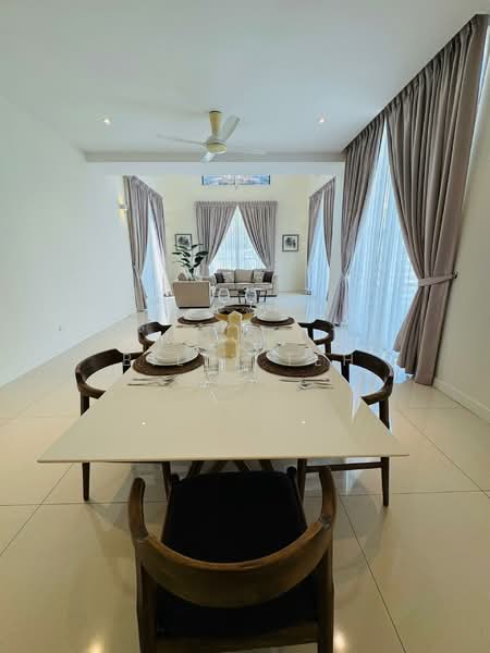 Untuk Dijual - E&O CAYMAN SUPER SEMI-D PRIVATE POOL&LIFT