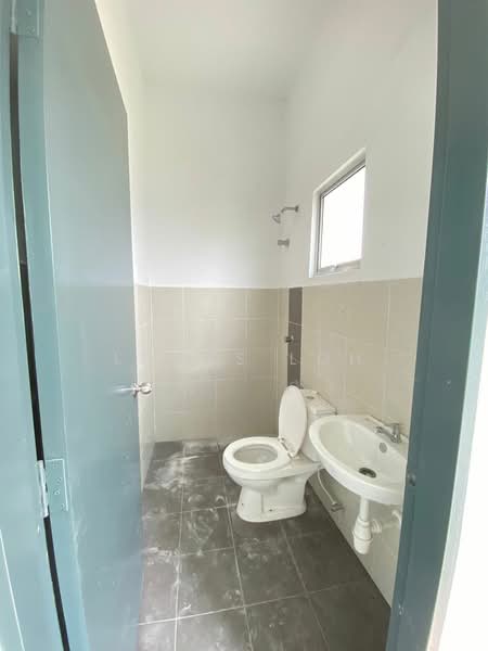 2-storey Terraced House for Sale in Taman Scientex Rawang (Rawang) - Lucas Loh - Bathroom - PropertyGuru.com.my