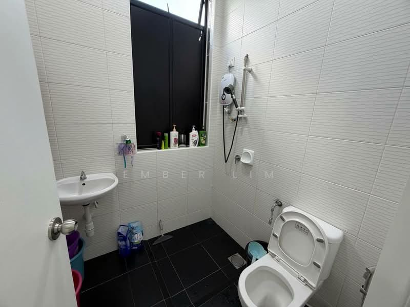 Terraced House for Sale in Kota Masai (Pasir Gudang) - Ember Lim - Bathroom - PropertyGuru.com.my