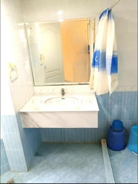 Condominium for Sale at Marina Bay Condominium - Jenny Leong - Bathroom - PropertyGuru.com.my