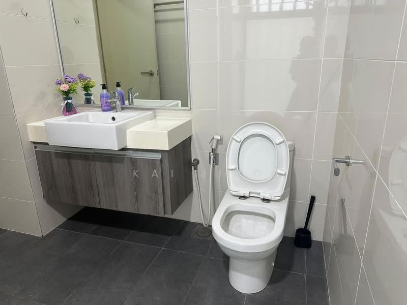Service Residence for Sale at Southkey Mosaic - Kai Jing - Bathroom - PropertyGuru.com.my