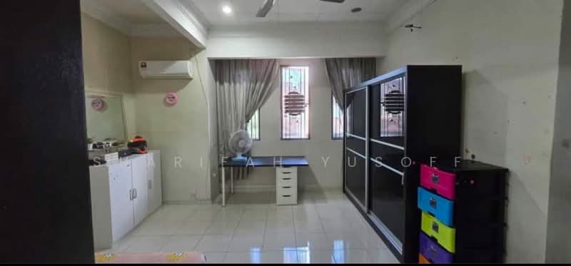 Seksyen 23 untuk Untuk Dijual - RM 650,000, Mac 2026 - Bedroom - PropertyGuru.com.my