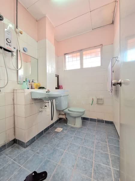 2-storey Terraced House for Sale in Usj 11 (Subang Jaya) - Nor Azdlin Adnan - Bathroom - PropertyGuru.com.my