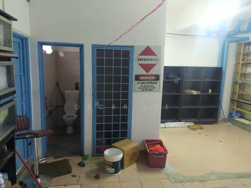 Shop for Rent in Taman Selasih (Batu Caves) - Oscar Lee - Bathroom - PropertyGuru.com.my