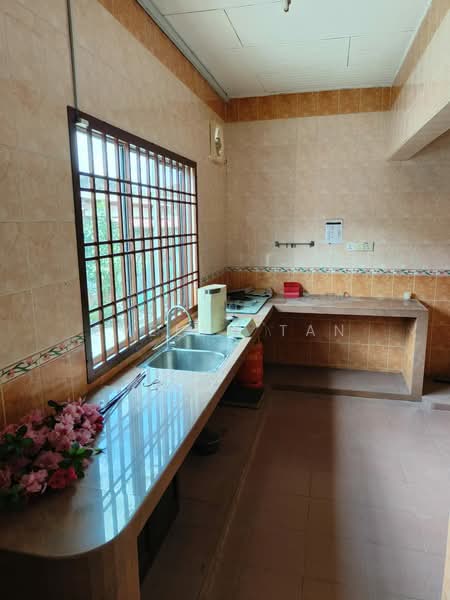 Taman Ungku Tun Aminah untuk Untuk Disewa - RM 1,800 /bulan, Mac 2026 - Kitchen - PropertyGuru.com.my