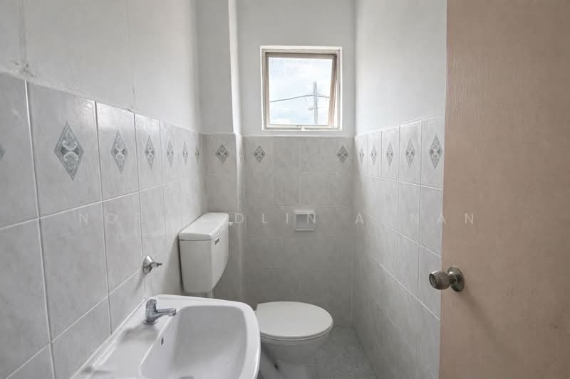 Double Storey Terrace Taman Sri Haneco untuk Untuk Dijual - RM 270,000, Apr 2026 - Bathroom - PropertyGuru.com.my