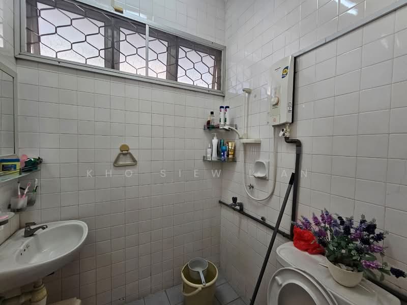 Taman Perling untuk Untuk Dijual - RM 850,000, Mac 2026 - Bathroom - PropertyGuru.com.my