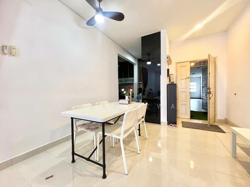 Condominium for Sale at Kristal Heights - Ashraf Azwan - Dining Room - PropertyGuru.com.my