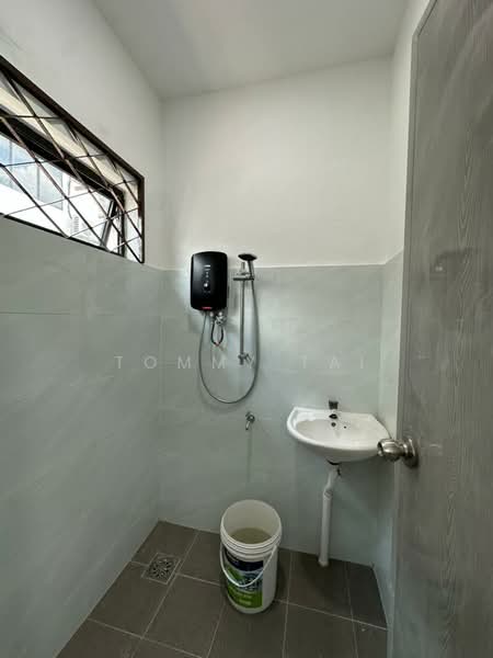 2-storey Terraced House for Rent in Taman Skudai Baru (Skudai) - Tommy Tai - Bathroom - PropertyGuru.com.my
