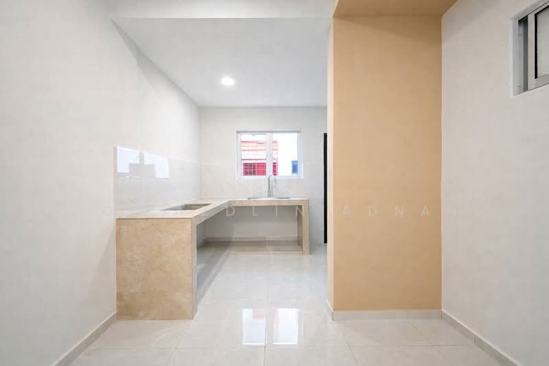 Double Storey Terrace Taman Puchong Utama untuk Untuk Dijual - RM 645,000, Mac 2026 - Kitchen - PropertyGuru.com.my