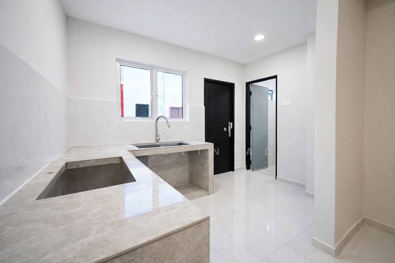 Double Storey Terrace Taman Puchong Utama untuk Untuk Dijual - RM 645,000, Mac 2026 - Kitchen - PropertyGuru.com.my