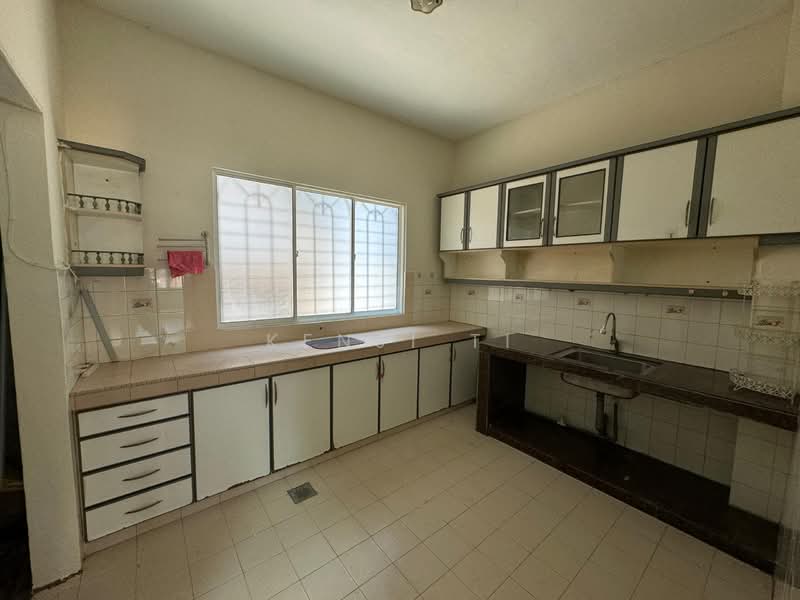 Taman Bukit Desa untuk Untuk Dijual - RM 490,000, Mac 2026 - Kitchen - PropertyGuru.com.my