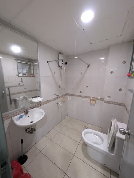Apartment for Rent at Api Api Apartment - Vui Onn Liaw - Bathroom - PropertyGuru.com.my