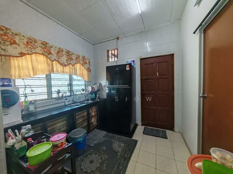 2-storey Terraced House for Sale in Taman Impian Emas (Skudai) - Eva Siow - Kitchen - PropertyGuru.com.my