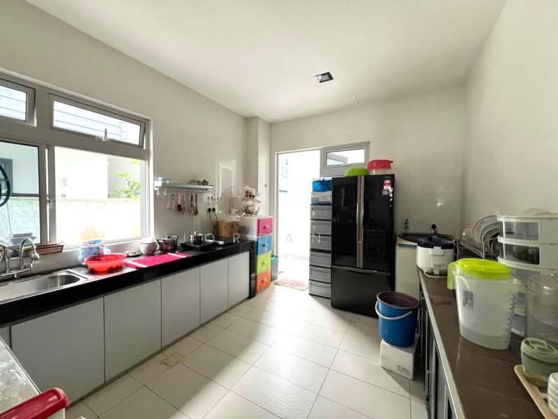 Cluster House for Sale in Taman Ekoflora (Johor Bahru) - Jordan . - Kitchen - PropertyGuru.com.my