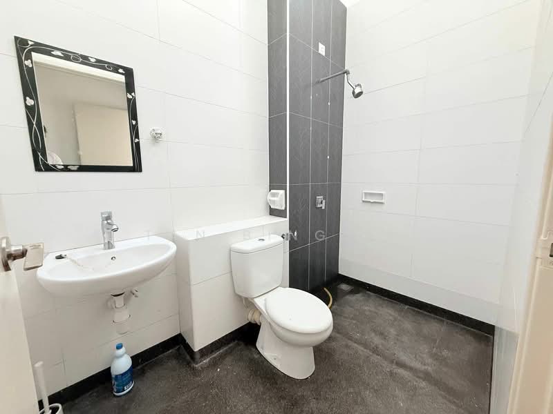 Cluster House for Sale in Bukit Indah (Iskandar Puteri (Nusajaya)) - Tan Bing Yi - Bathroom - PropertyGuru.com.my
