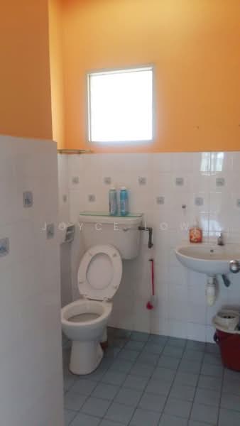 2-storey Terraced House for Sale in Bandar Kinrara Seksyen 5 (Bandar Kinrara) - Joyce Low - Bathroom - PropertyGuru.com.my