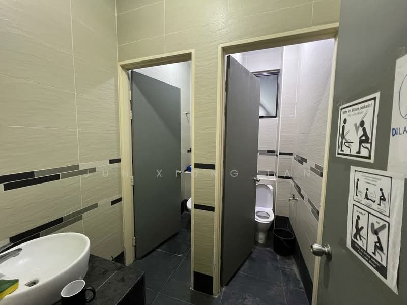 Cluster Factory for Sale in Eco Business Park 1 (Johor Bahru) - Jun Xiong Tan - Bathroom - PropertyGuru.com.my
