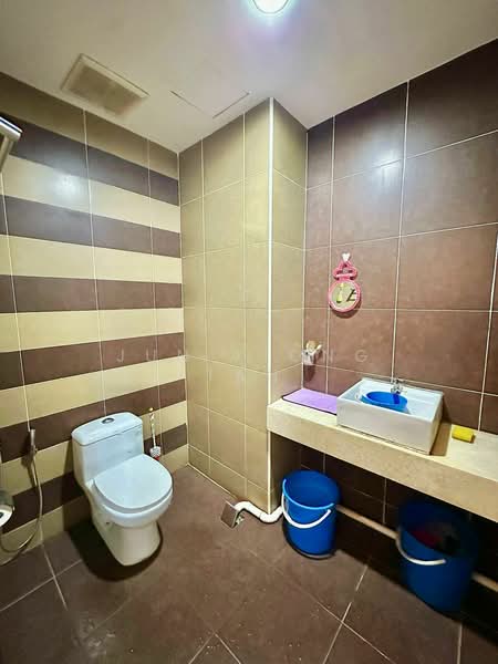 Service Residence for Sale at D'Inspire Residence (Inspira Bestari) - Jun Xiong Tan - Bathroom - PropertyGuru.com.my
