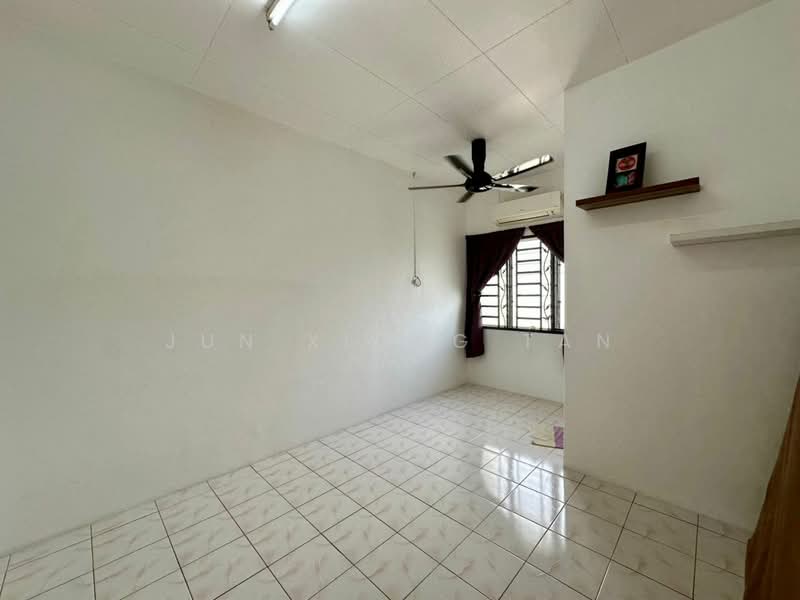 Taman Seri Setanggi untuk Untuk Dijual - RM 280,000, Apr 2026 - Living Room - PropertyGuru.com.my