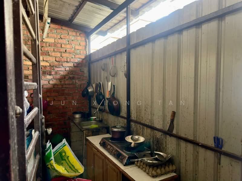 2-storey Terraced House for Sale in Taman Sri Saujana (Kota Tinggi) - Jun Xiong Tan - Kitchen - PropertyGuru.com.my