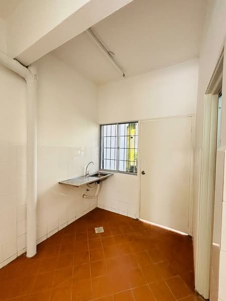 2-storey Terraced House for Sale in Semenyih (Selangor) - Kent Chong - Kitchen - PropertyGuru.com.my