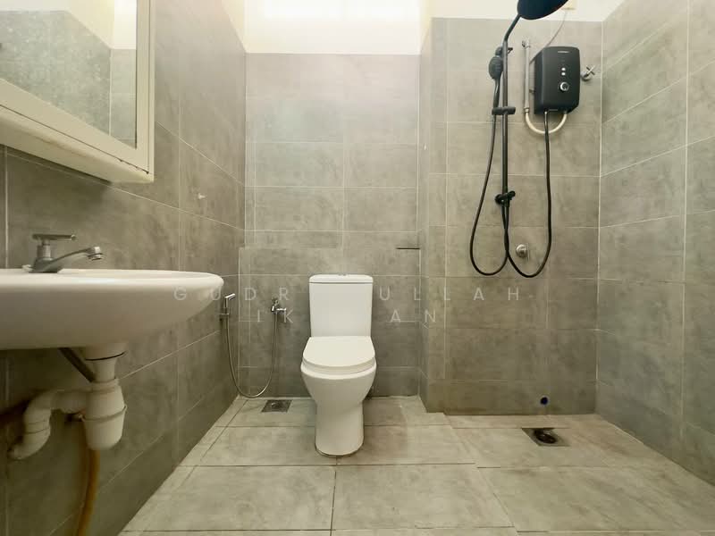 2-storey Terraced House for Sale in Cybersouth (Dengkil) - Gudrotullah Ikhwan - Bathroom - PropertyGuru.com.my