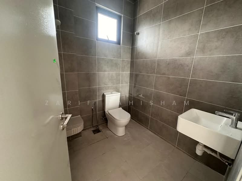 Semi-Detached House for Sale in Cyber 10 (Cyberjaya) - Zarif Zahisham - Bathroom - PropertyGuru.com.my
