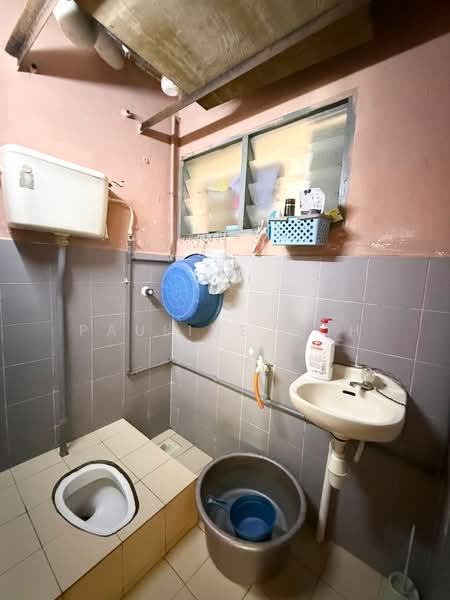 Rumah Flat untuk Dijual di Taman Dasa - Pauline Goh - Bathroom - PropertyGuru.com.my
