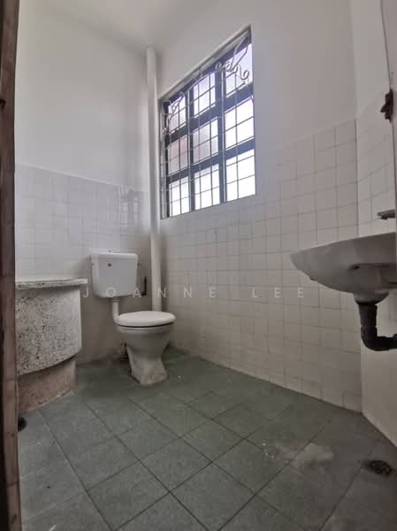 2-storey Terraced House for Sale in Ipoh (Perak) - Joanne lee - Bathroom - PropertyGuru.com.my